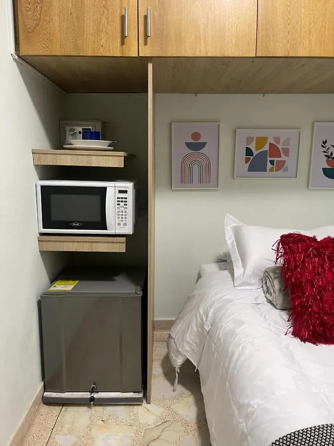 Homestay Lindo Y Nuevo Alojamiento Laureles, Habitacion Privada Medellin