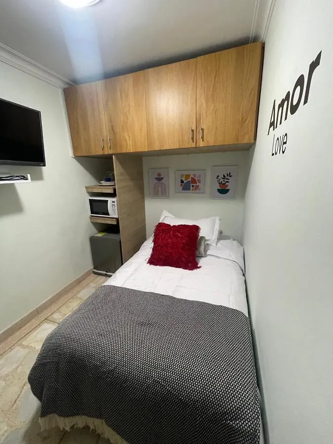 Lindo Y Nuevo Alojamiento Laureles, Habitacion Privada Medellin 0*,