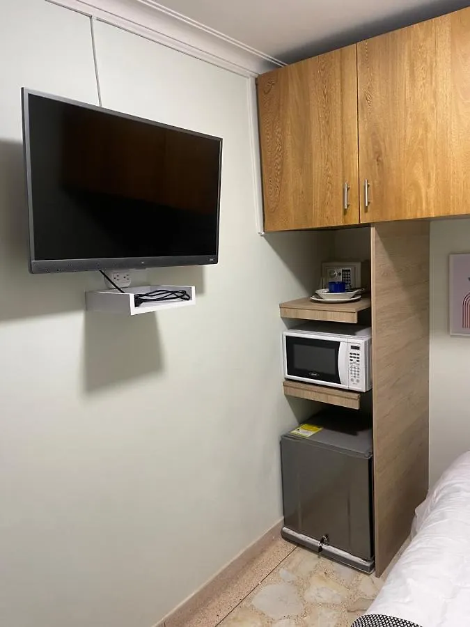 Lindo Y Nuevo Alojamiento Laureles, Habitacion Privada Medellin