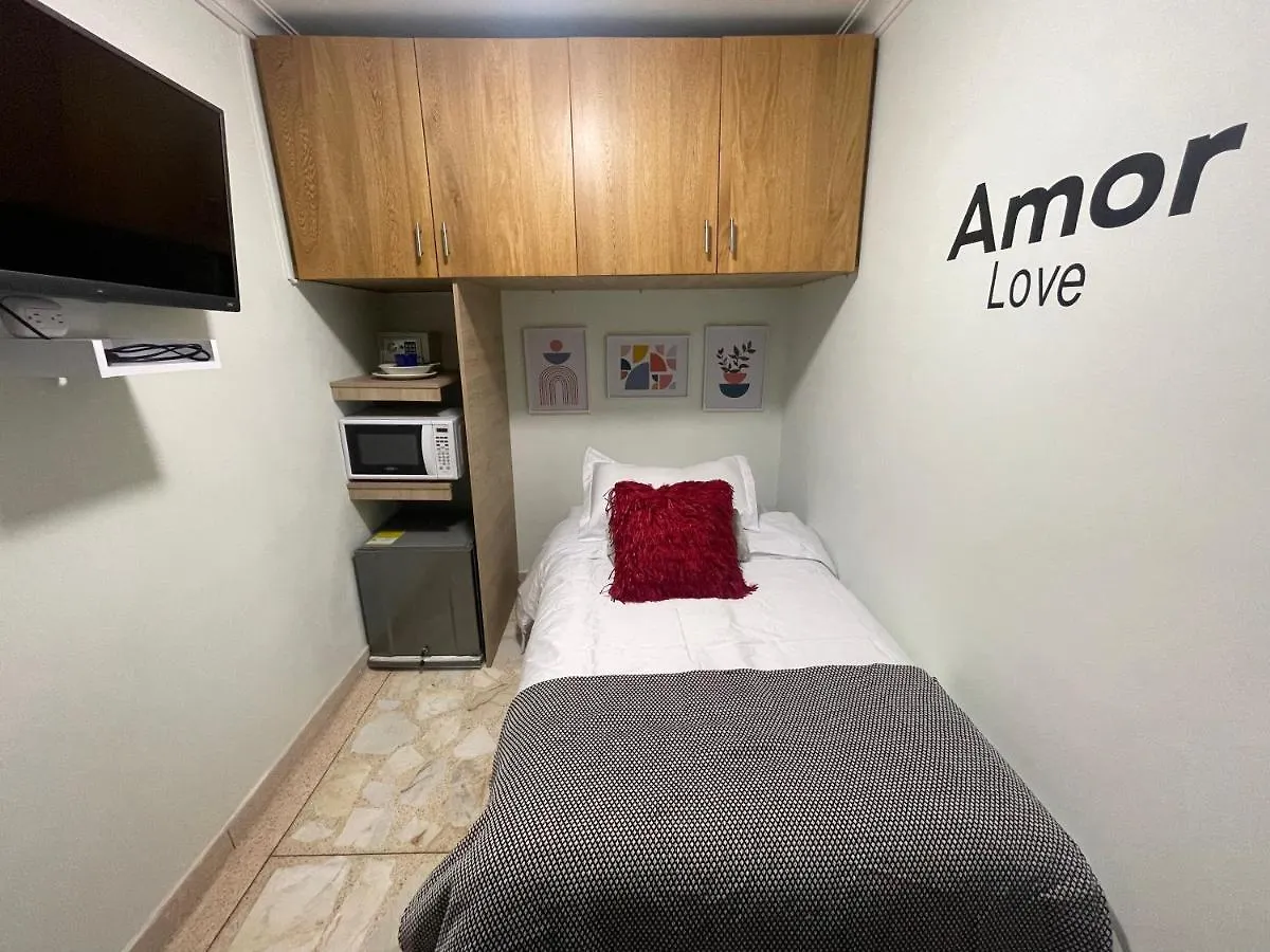 Lindo Y Nuevo Alojamiento Laureles, Habitacion Privada Медельин