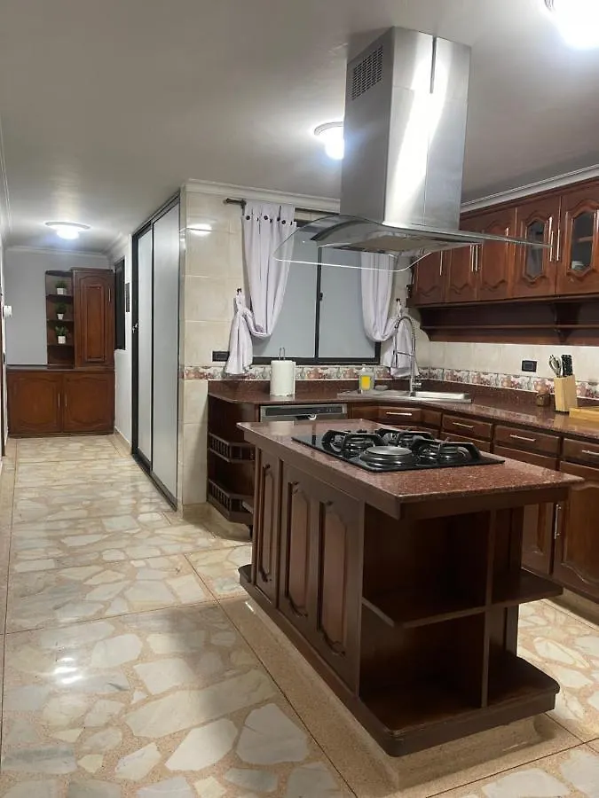 Lindo Y Nuevo Alojamiento Laureles, Habitacion Privada Медельин 0*,