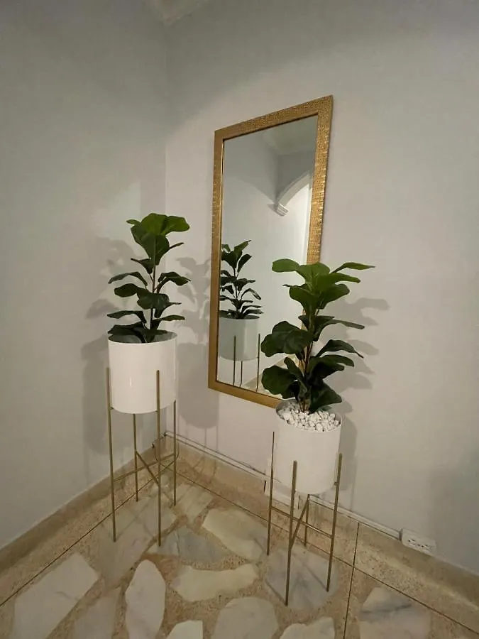 Проживание в семье Lindo Y Nuevo Alojamiento Laureles, Habitacion Privada Медельин