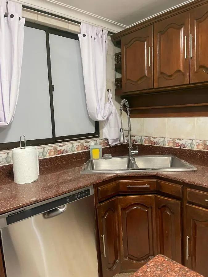 Lindo Y Nuevo Alojamiento Laureles, Habitacion Privada Медельин 0*,