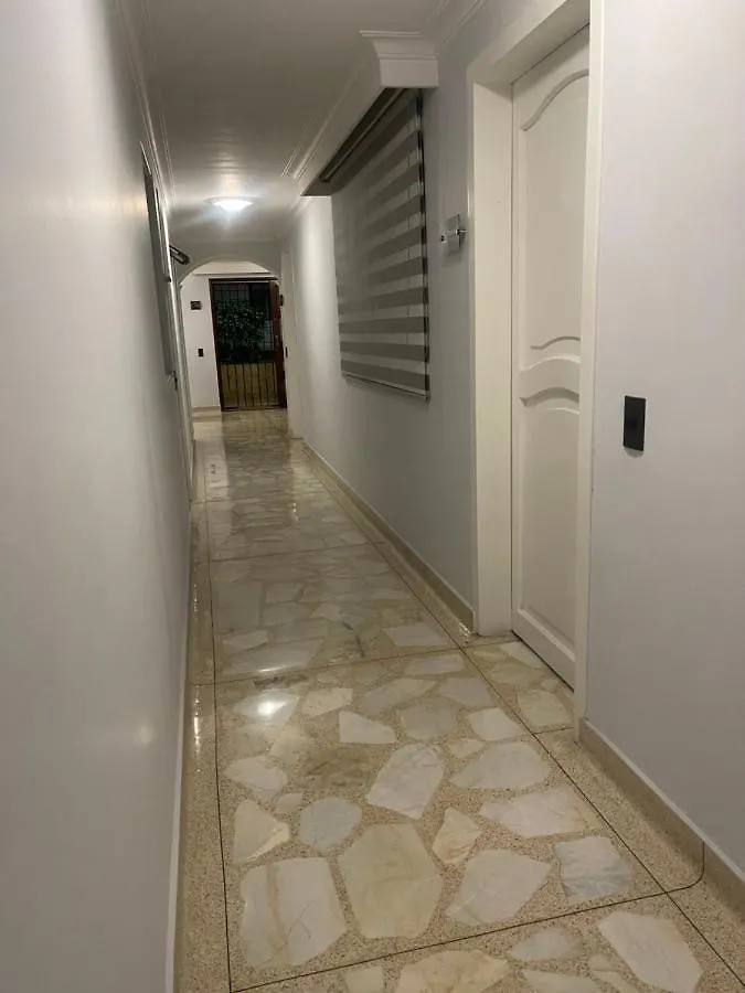 Lindo Y Nuevo Alojamiento Laureles, Habitacion Privada Медельин Проживание в семье