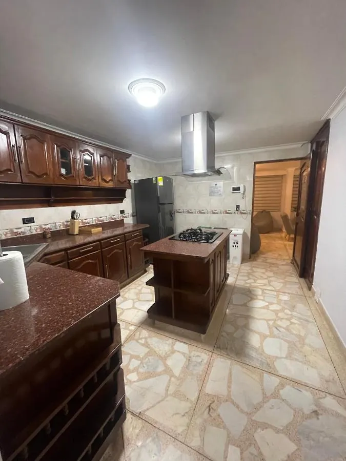 Lindo Y Nuevo Alojamiento Laureles, Habitacion Privada Medellin