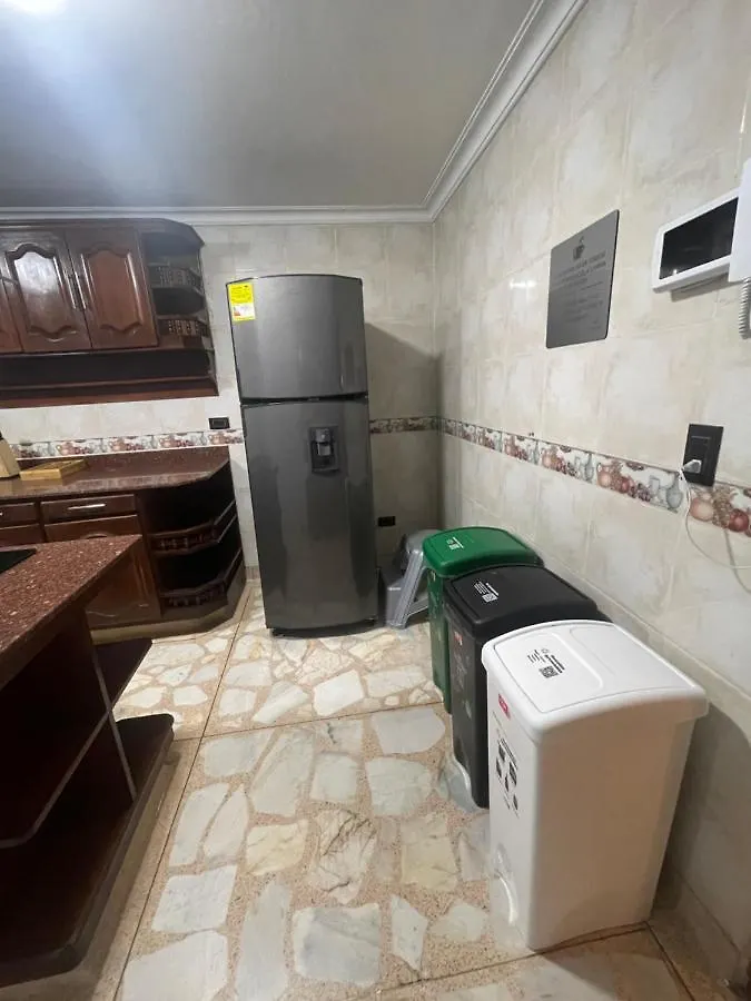 Lindo Y Nuevo Alojamiento Laureles, Habitacion Privada Medellin 0*,